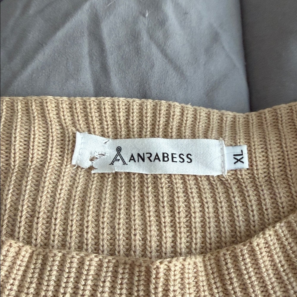 Black and Tan Knit Sweaters Two sweaters - Picture 2 of 4